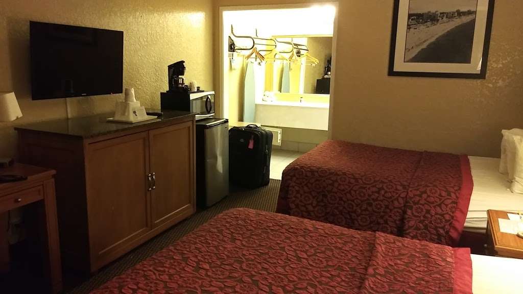 Days Inn Hotel | 3300 S Orange Blossom Trail, Orlando, FL 32839, USA