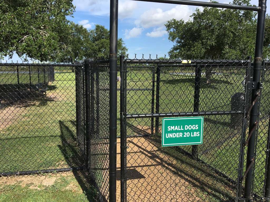 Lake Nassau Park: Dog Park | 18900 Upper Bay Rd, Houston, TX 77058, USA | Phone: (281) 333-4211