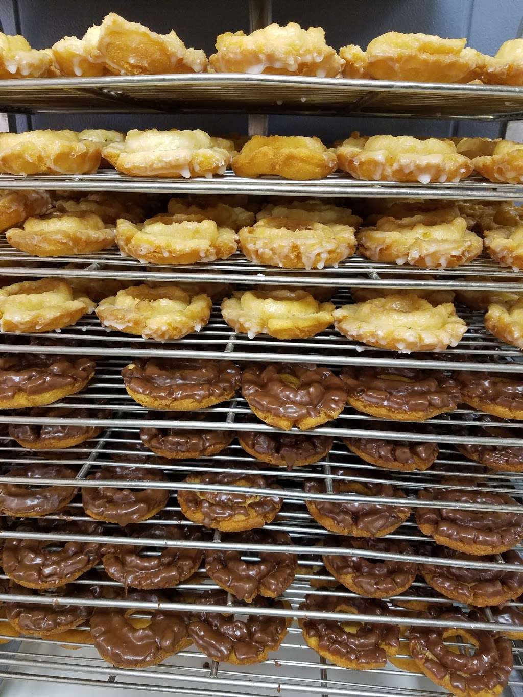 Fresh & Best Donuts | 1619 S Fry Rd, Katy, TX 77450, USA | Phone: (713) 499-0082