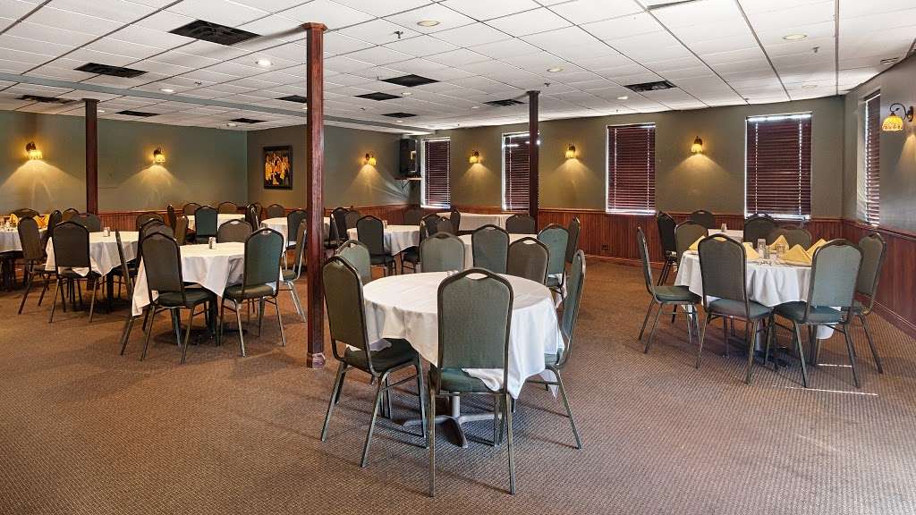 Durbins Restaurant & Lounge | 17265 Oak Park Ave, Tinley Park, IL 60477, USA | Phone: (708) 429-1000