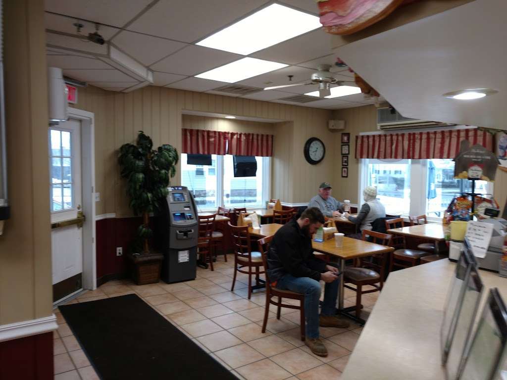 Lil Pickles Deli | 318 US-202, Bedminster Township, NJ 07921, USA | Phone: (908) 306-0268