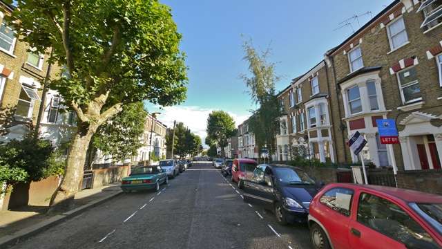 Budget Flats in Zone 2 | 216 Ashmore Rd, Queens Park, London W9 3DD, UK | Phone: 020 8459 6203