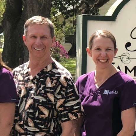 Boyles Family Dentistry, Dr. David Boyles, Dr. Kim Butler | 216 S Johnson St, Alvin, TX 77511, USA | Phone: (281) 331-1223