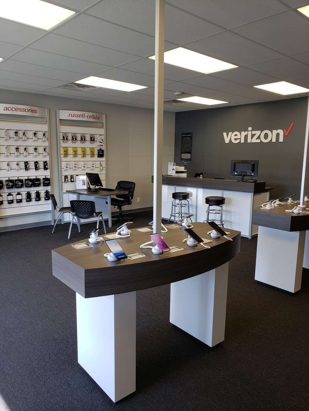 Verizon authorized retailer Russell Cellular | 13115 Wicker Ave, Cedar Lake, IN 46303, USA | Phone: (219) 688-0569