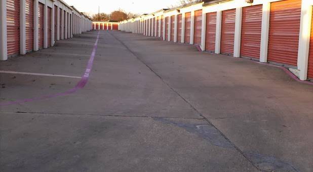 Alamo Dependable Self Storage | 2855 Fort Worth Ave, Dallas, TX 75211, USA | Phone: (214) 333-4539