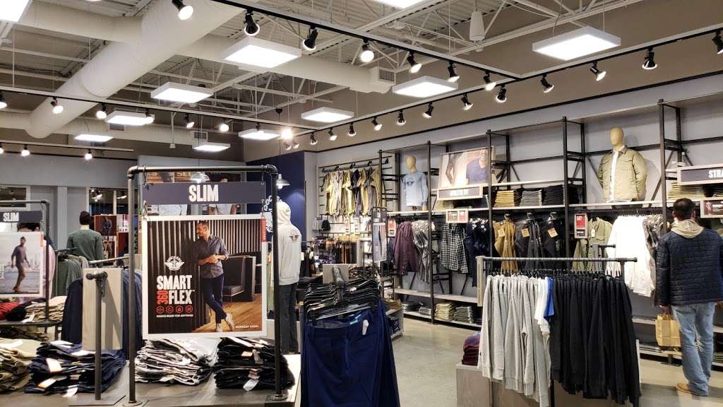 Dockers Premium Outlet at Wrentham Premium Outlets | 1 Outlet Blvd #125, Wrentham, MA 02093, USA | Phone: (508) 384-3097