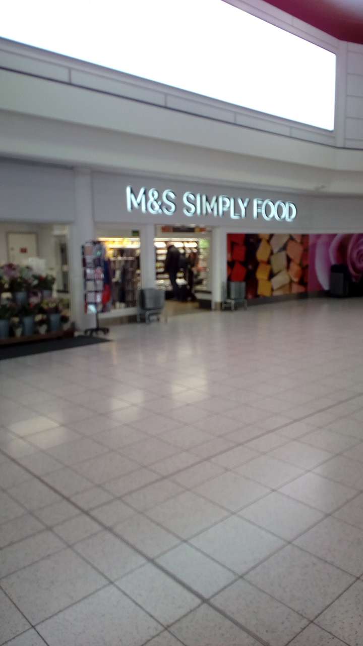M&S Gatwick South Airport Simply Food | Perimeter Rd E 2 Floor South Terminal, Arrivals Hall, Redhill, Horley, Gatwick RH6 0NP, UK | Phone: 01293 568558