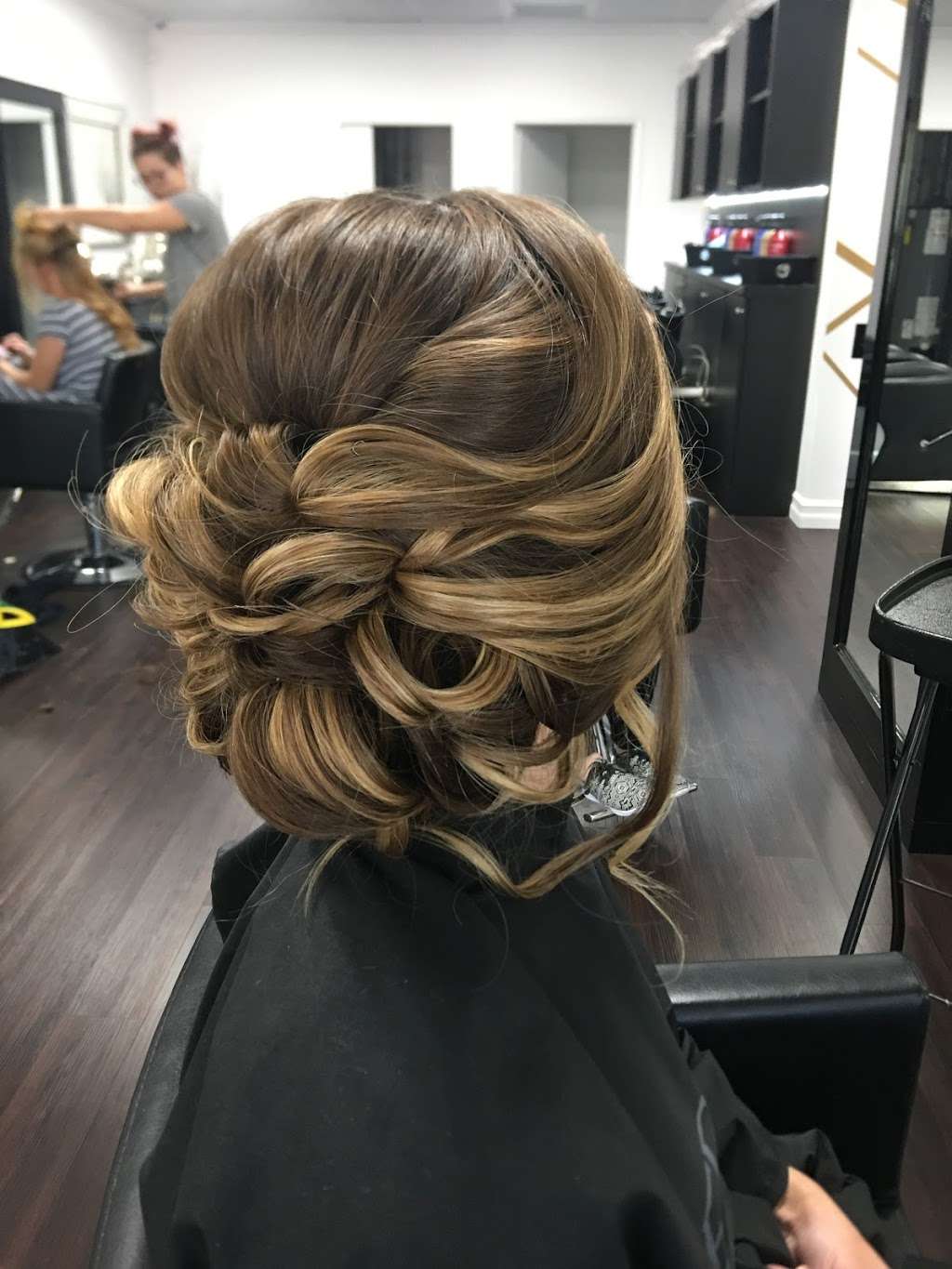 Lehcar Láuren Salon | 140 W Main St, East Islip, NY 11730, USA | Phone: (631) 581-2200