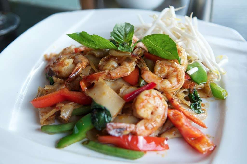 Pimaan Thai Restaurant | 79 Kinderkamack Rd, Emerson, NJ 07630, USA | Phone: (201) 967-0440