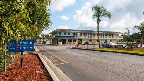 Motel 6 Orlando - Kissimmee Main Gate East | 5731 W E Irlo Bronson Memorial Hwy, Kissimmee, FL 34746 | Phone: (407) 396-6333