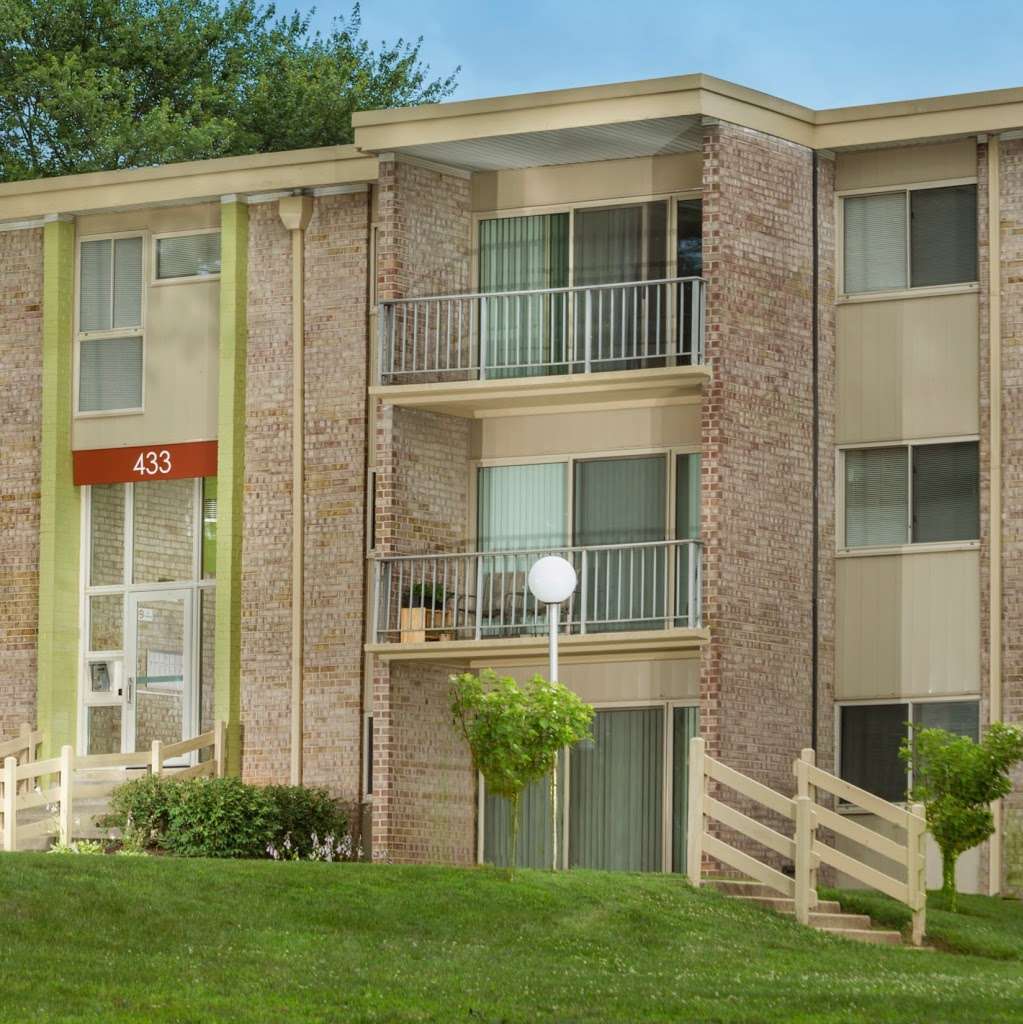 Governor Square Apartments | 409 Muddy Branch Rd, Gaithersburg, MD 20878, USA | Phone: (301) 948-6000