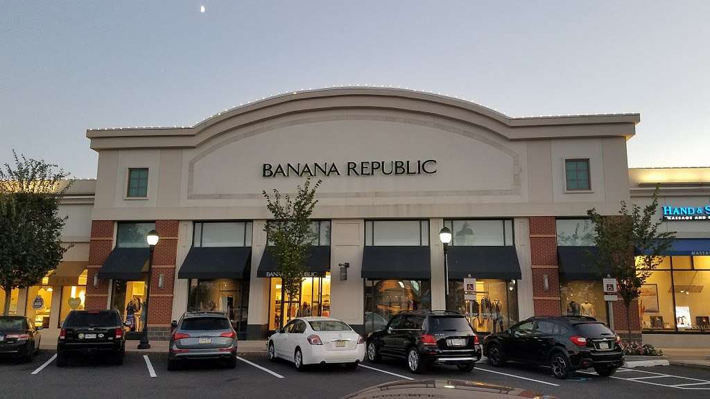 Banana Republic | 2960 Center Valley Pkwy, Center Valley, PA 18034 | Phone: (610) 791-7505