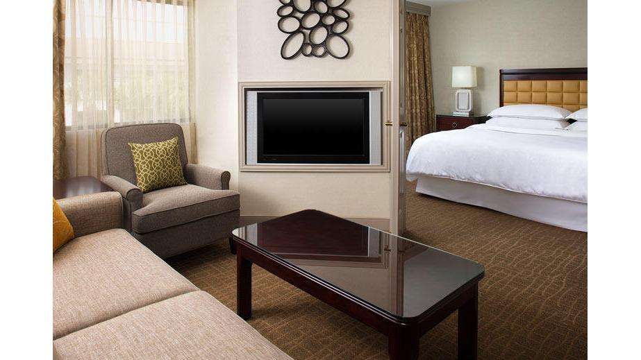 Sheraton Suites Orlando Airport | 7550 Augusta National Dr, Orlando, FL 32822, USA | Phone: (407) 240-5555
