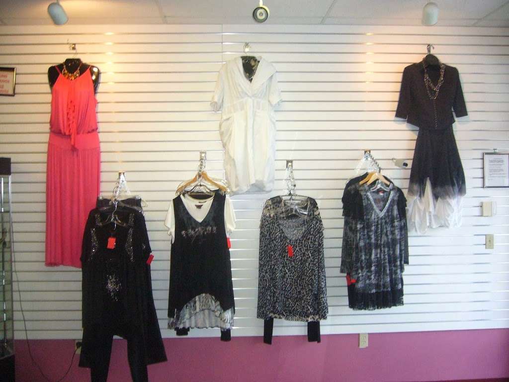 Unik Boutique | 7940 Michigan Rd, Indianapolis, IN 46268, USA | Phone: (317) 334-1045