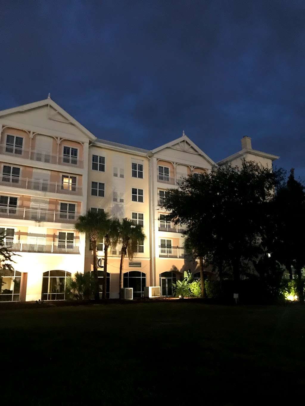 Monumental Hotel Orlando | 12120 International Dr, Orlando, FL 32821 | Phone: (407) 239-1222