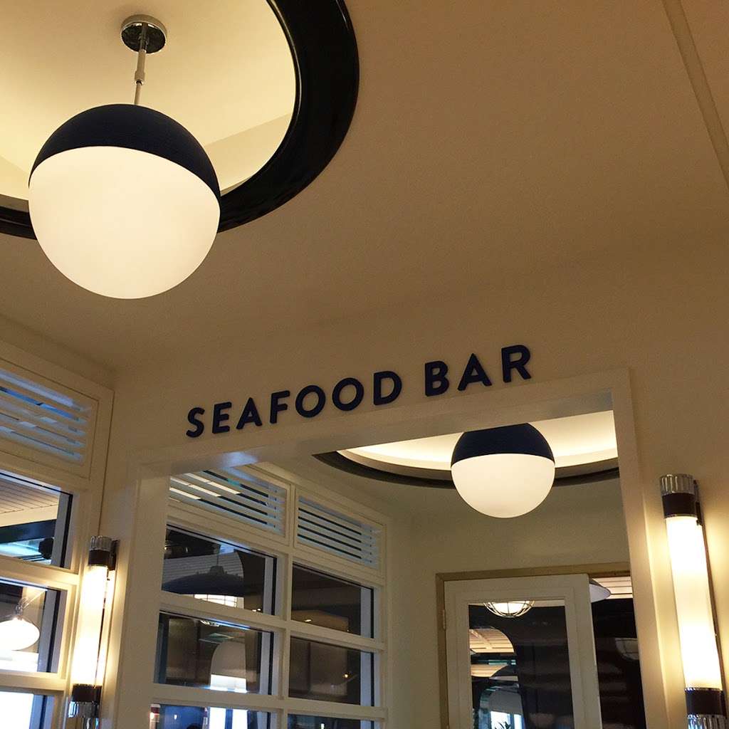 Seafood Bar | 1 S County Rd, Palm Beach, FL 33480, USA | Phone: (855) 435-5747