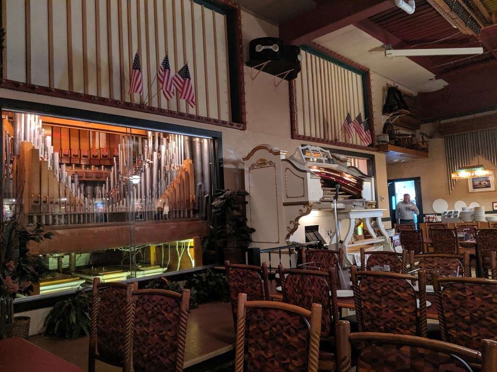 Organ Piper Pizza Palace | 4353 S 108th St, Greenfield, WI 53228, USA | Phone: (414) 529-1177