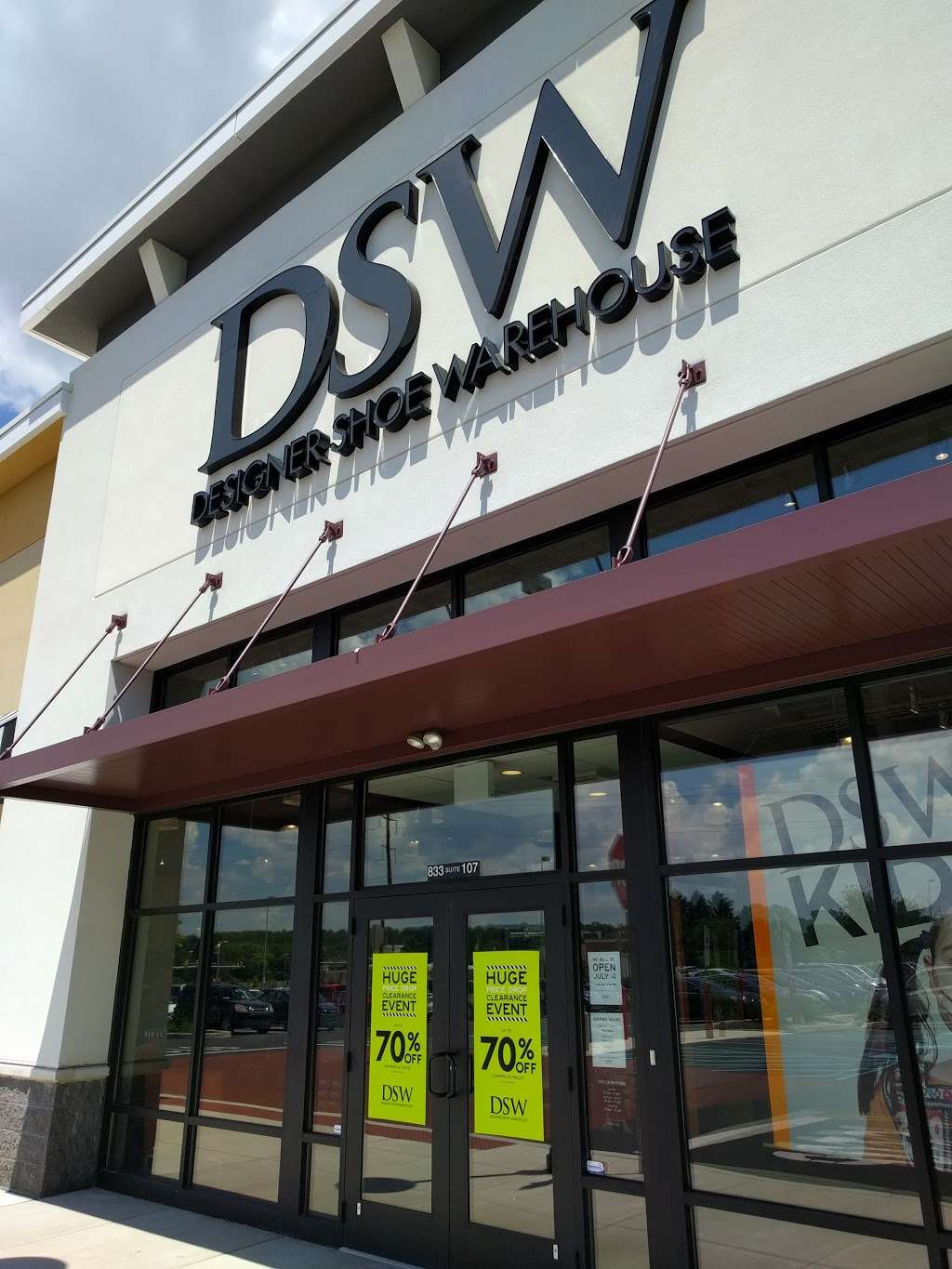 DSW Designer Shoe Warehouse | 833 N Krocks Rd Suite 107, Allentown, PA 18106, USA | Phone: (610) 595-7002