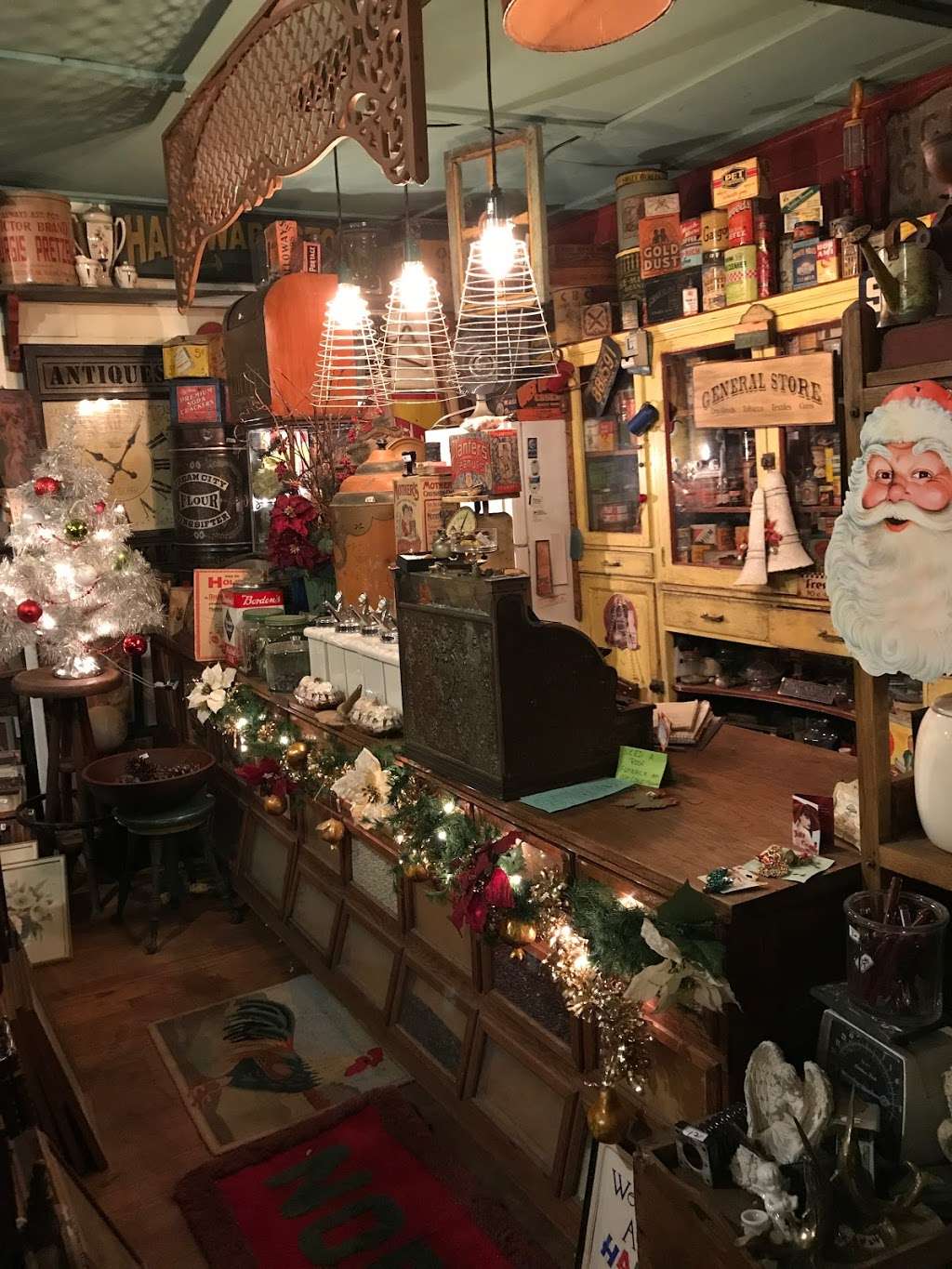 D & M General Store Antiques | 8433 County Rd V, Caledonia, WI 53108, USA | Phone: (262) 835-9957