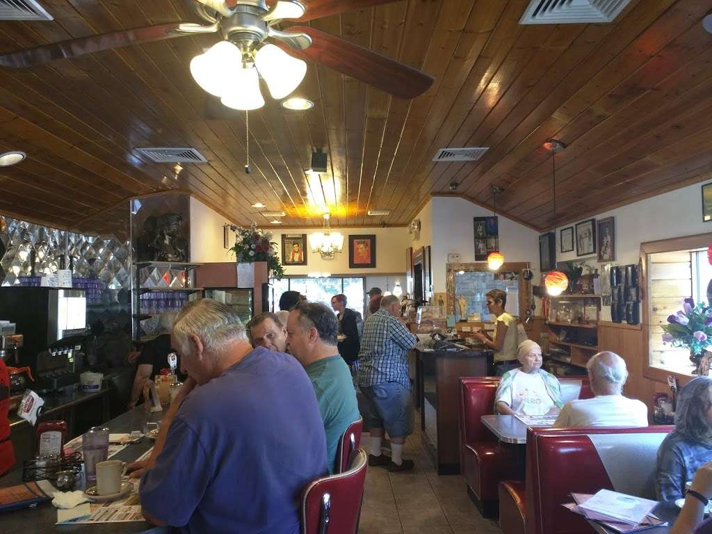 Triplets Family Restaurant | 1947 W Main St, Stroudsburg, PA 18360 | Phone: (570) 421-6566