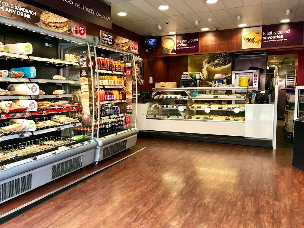 Greggs Turnpike Lane | 29 High Rd, Wood Green, London N22 6BH, UK | Phone: 020 8881 8324