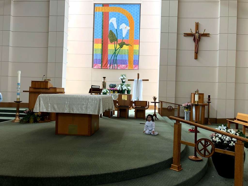 St Irenes Catholic Church | 28w441 Warrenville Rd, Warrenville, IL 60555, USA | Phone: (630) 393-2400