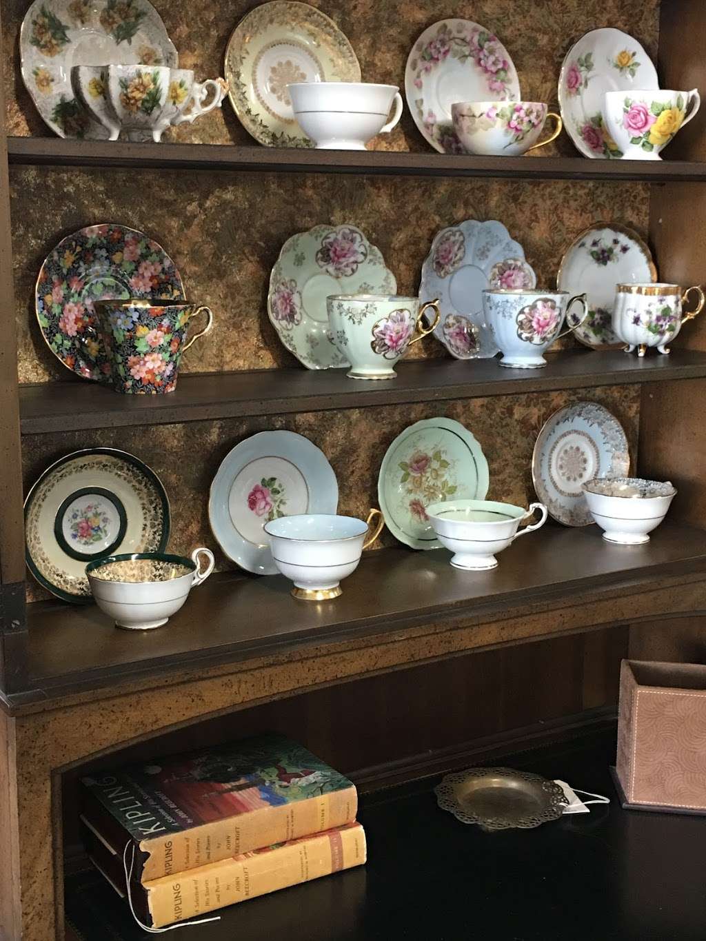 Cocos Attic | 318 N Dixie Fwy, New Smyrna Beach, FL 32168, USA | Phone: (386) 232-8010