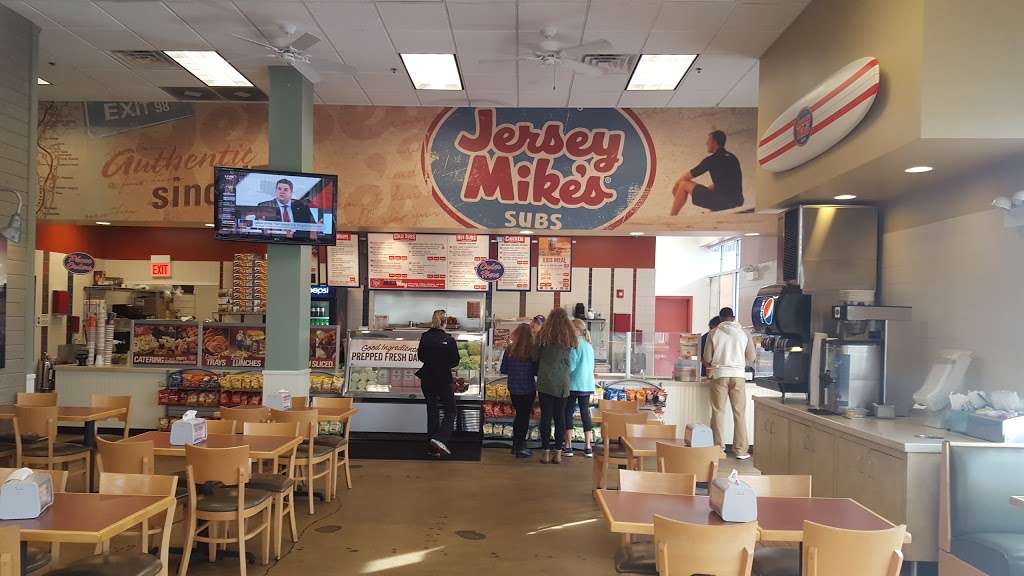Jersey Mikes Subs | 1147 N Eola Rd #103, Aurora, IL 60504, USA | Phone: (630) 499-5110