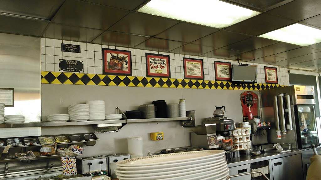 Waffle House | 4223 Commonwealth Ct, St Joseph, MO 64503, USA | Phone: (816) 279-1791