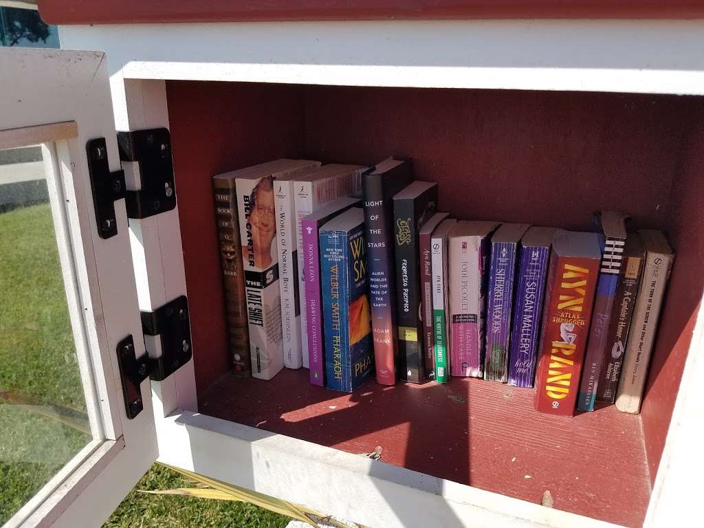 Little Free Library | 2920 Ocean Blvd, Corona Del Mar, CA 92625, USA