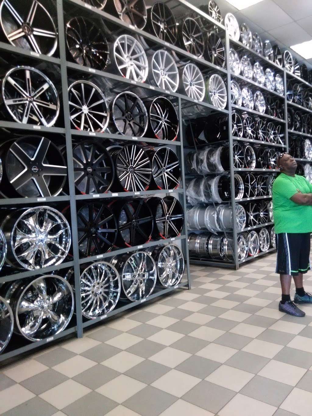 Tire and Wheel Master | 13161 Veterans Memorial Dr, Houston, TX 77014, USA | Phone: (281) 893-0747