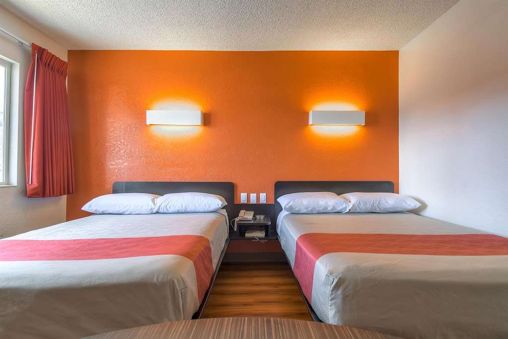 Motel 6 Los Angeles - Long Beach | 5665 E 7th St, Long Beach, CA 90804, USA | Phone: (562) 597-1311