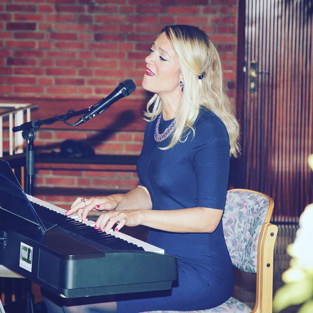 Wedding Singer & Pianist Houston | 9750 Windwater Dr Apt #634, Houston, TX 77075 | Phone: (713) 566-0524