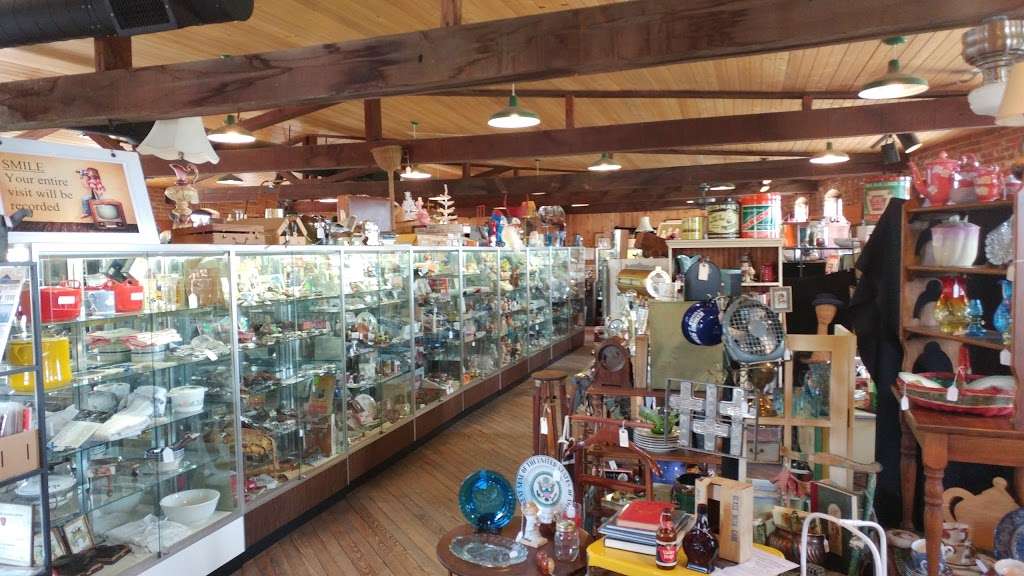 Strasburg Antique Market | 207 Georgetown Rd, Strasburg, PA 17579 | Phone: (717) 687-5624