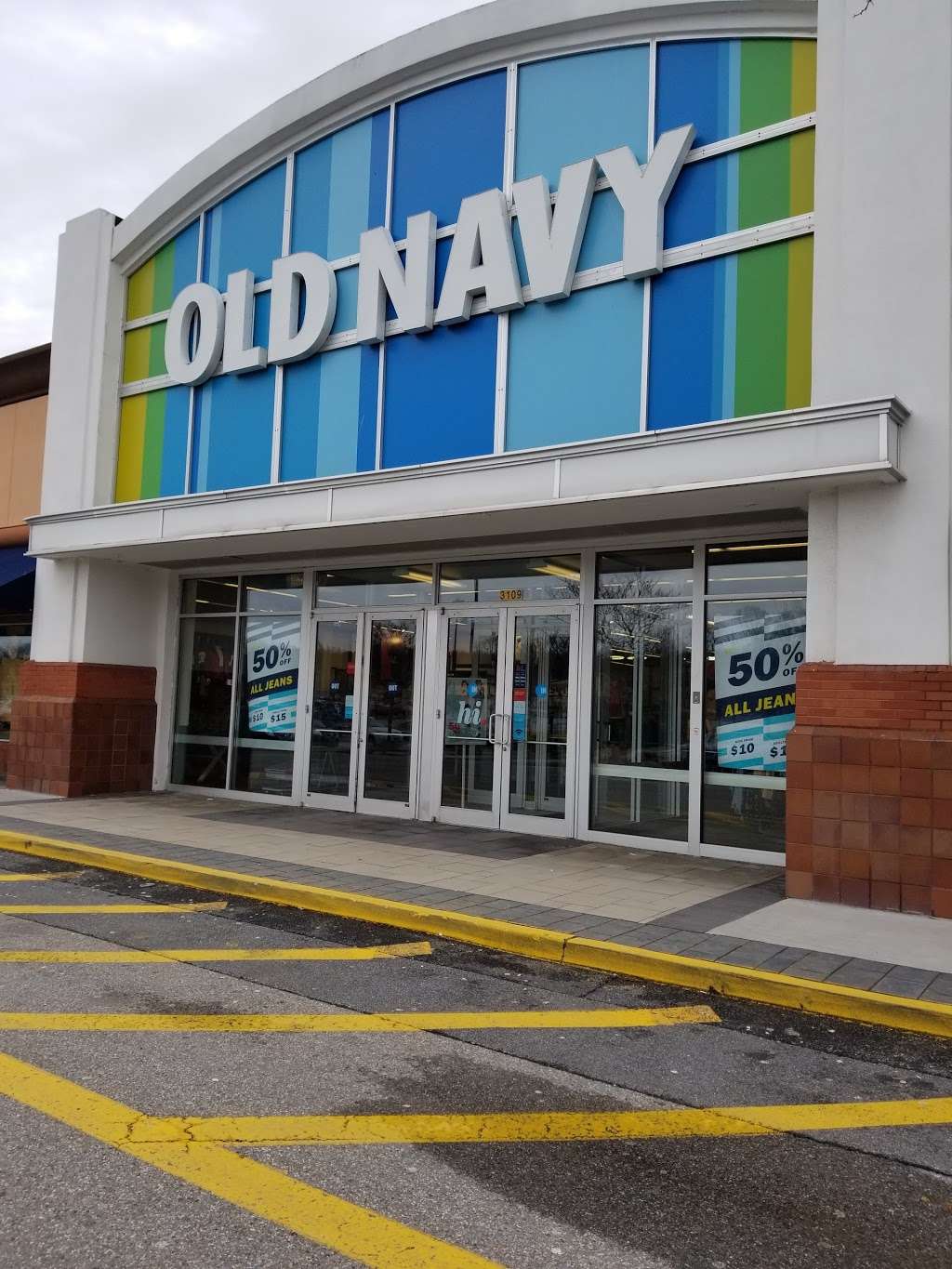 Old Navy | 3131 E Main St, Mohegan Lake, NY 10547, USA | Phone: (914) 526-4440