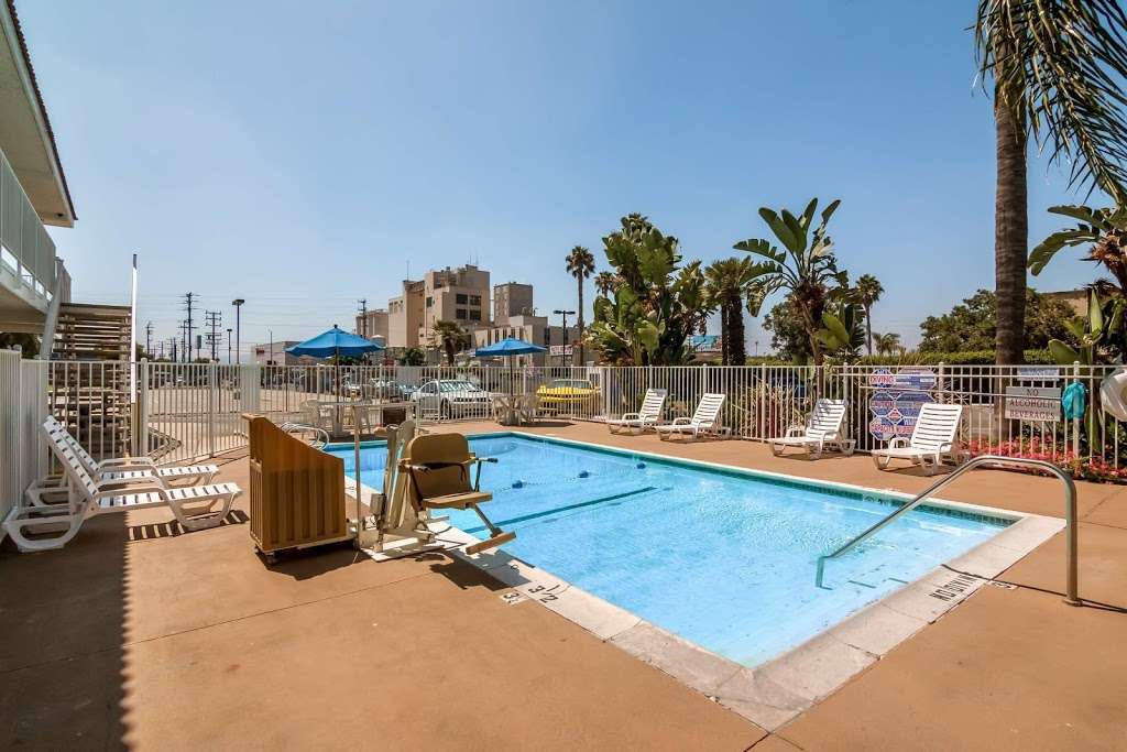 Motel 6 Los Angeles - Van Nuys - North Hills | 15711 Roscoe Blvd, North Hills, CA 91343, USA | Phone: (818) 894-9341