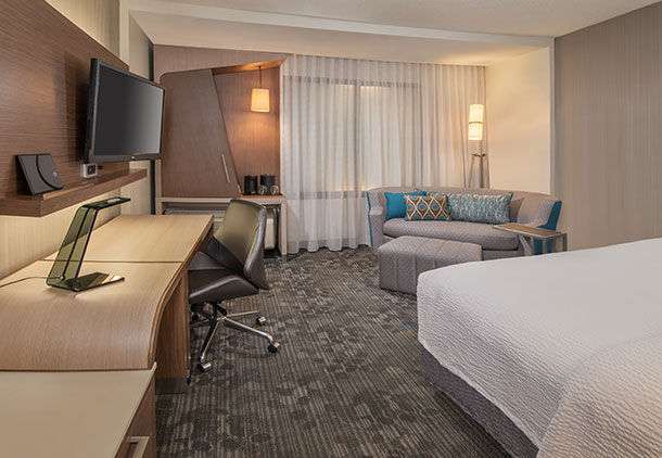 Courtyard by Marriott Houston Springwoods Village | 22742 Holzwarth Rd, Spring, TX 77389 | Phone: (281) 353-1910