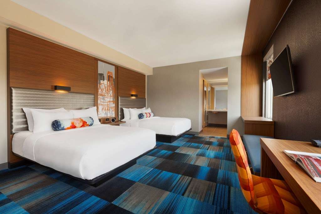 Aloft Dallas Love Field | 2333 W Mockingbird Ln, Dallas, TX 75235, USA | Phone: (214) 358-7575