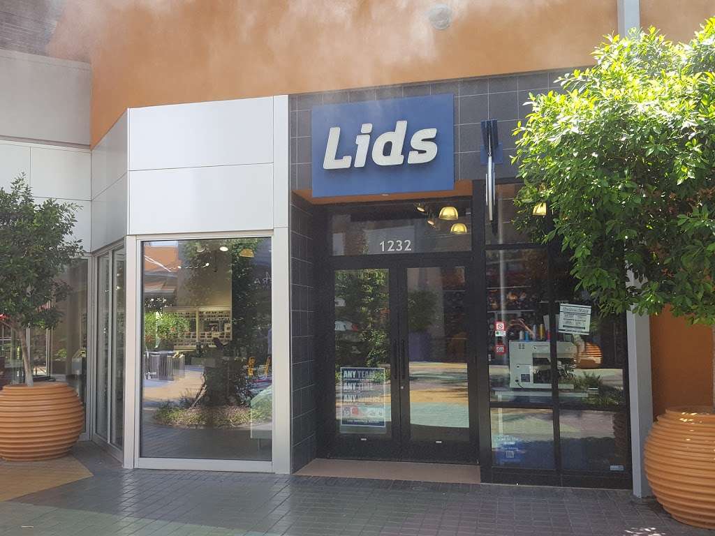 Lids | 2000 E Rio Salado Pkwy SP-C4, Tempe, AZ 85281 | Phone: (480) 303-0526