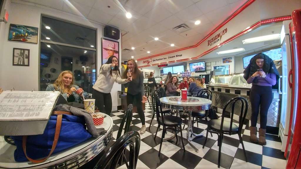 Terrys Old Fashion Ice Cream Shop | 22 Atlantic Ave, Marblehead, MA 01945, USA | Phone: (781) 639-2373