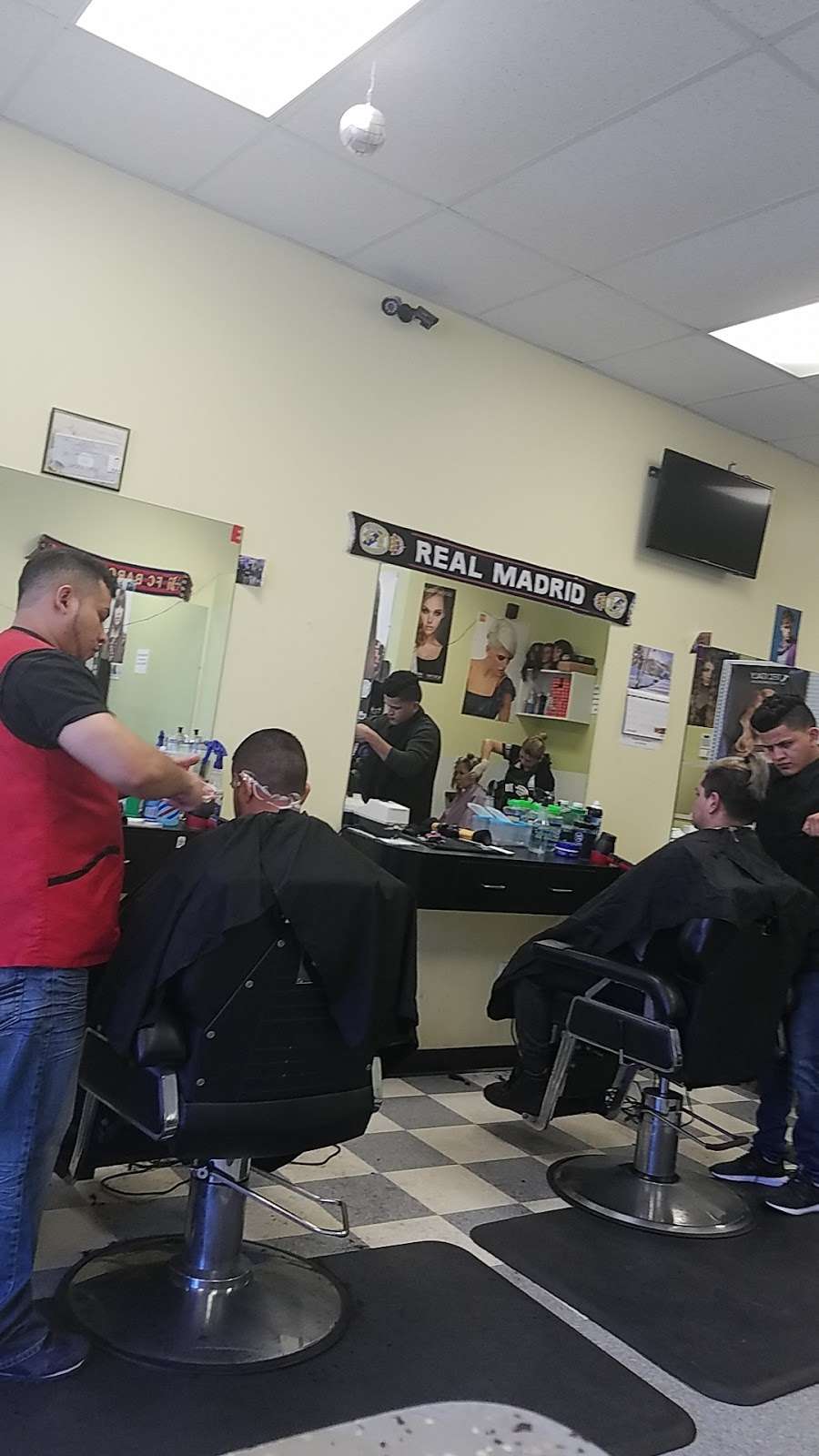 Tonnis Barber Shop | 556 Suffolk Ave, Brentwood, NY 11717 | Phone: (631) 343-7037