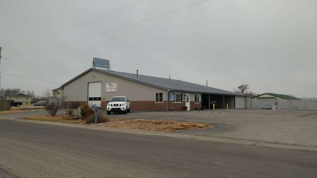 BRYANT COLLISION REPAIR | 304 Ridge St, Tonganoxie, KS 66086, USA | Phone: (913) 369-0900