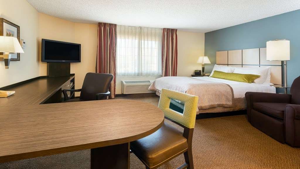 Candlewood Suites Chicago/Libertyville | 1100 North, US-45, Libertyville, IL 60048, USA | Phone: (847) 247-9900