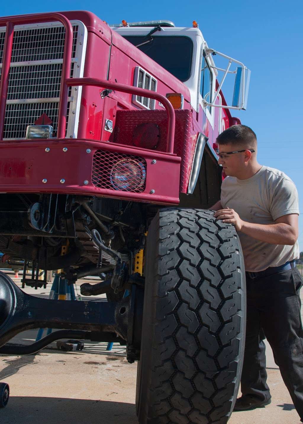 Truck Repair Expert | 2410 Mapleridge Dr, Garland, TX 75044 | Phone: (214) 617-1715