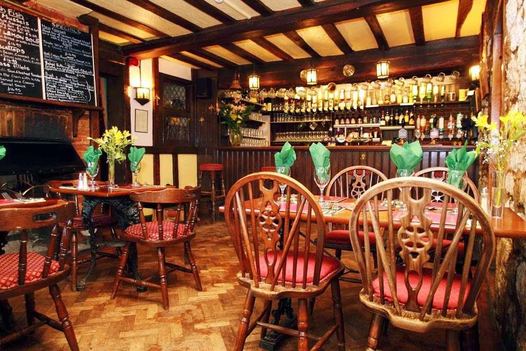 White Rock Inn | Underriver, Sevenoaks TN15 0SB, UK | Phone: 01732 833112