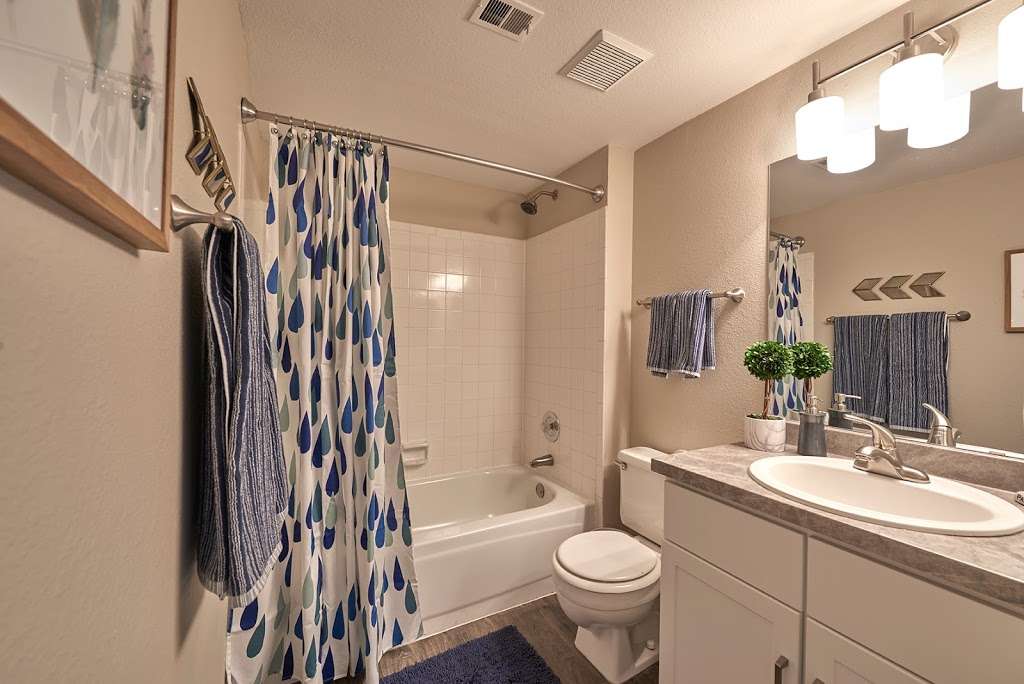 Sloans Lake Apartments | 6792 W 19th Pl, Lakewood, CO 80214, USA | Phone: (303) 238-4100