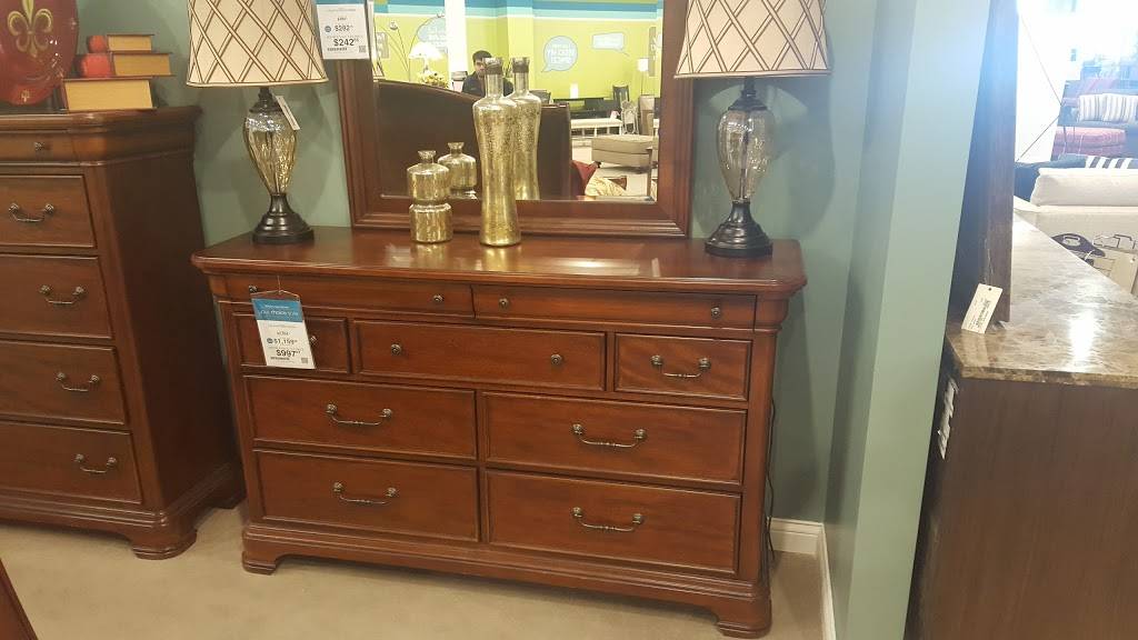 Kittles Furniture - Greenwood | 665 US-31, Greenwood, IN 46142, USA | Phone: (317) 888-1301