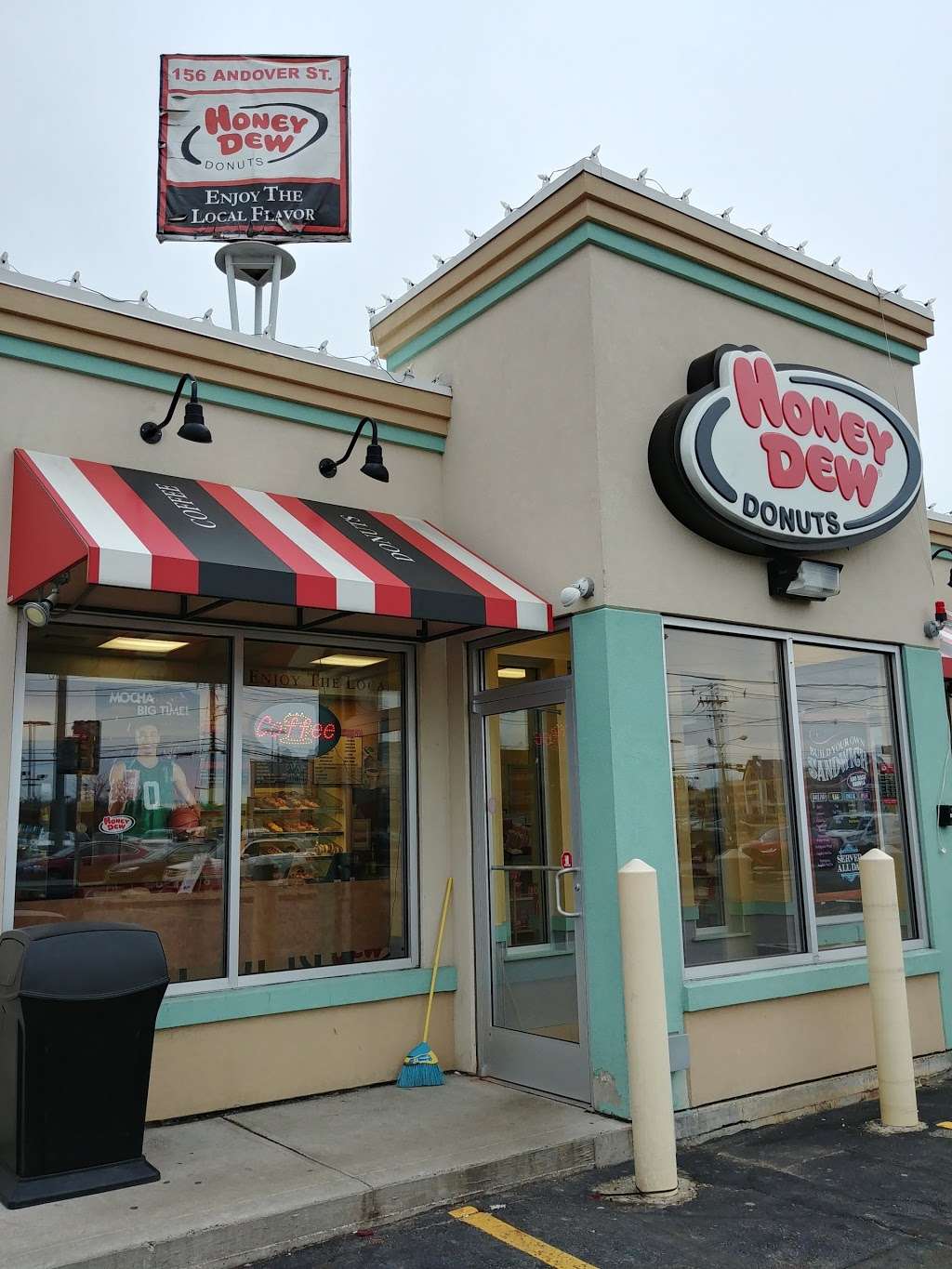 Honey Dew Donuts | 156 Andover St, Danvers, MA 01923, USA | Phone: (978) 762-7300