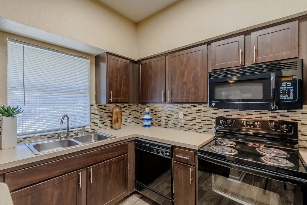 Country Club Apartments | 1901 Pinehurst Ln, Mesquite, TX 75150, USA | Phone: (972) 686-1980