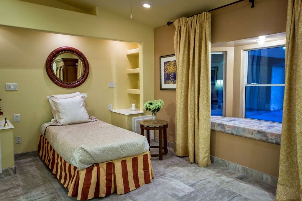Sunrise Care Homes *Paradise Valley. Assisted Living | 6031 N 40th St, Paradise Valley, AZ 85253, USA | Phone: (480) 703-6644